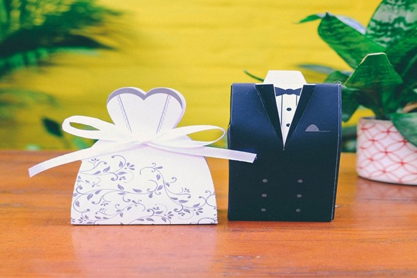 Xách vali cho cô dâu có mất duyên không 1
